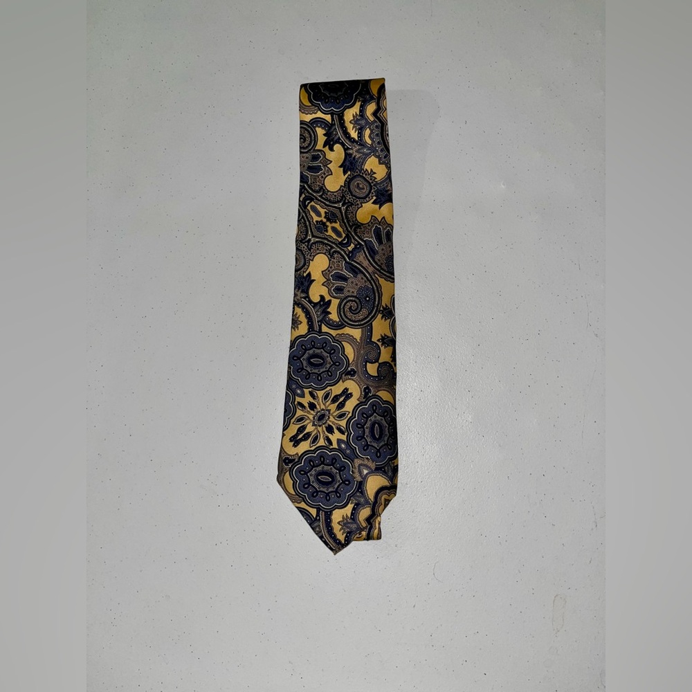NIBag Van Heusen Silk Paisley Tie
